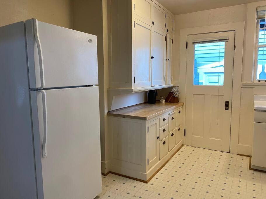 Historic Downtown Riverview Flat, No 3 أستوريا المظهر الخارجي الصورة