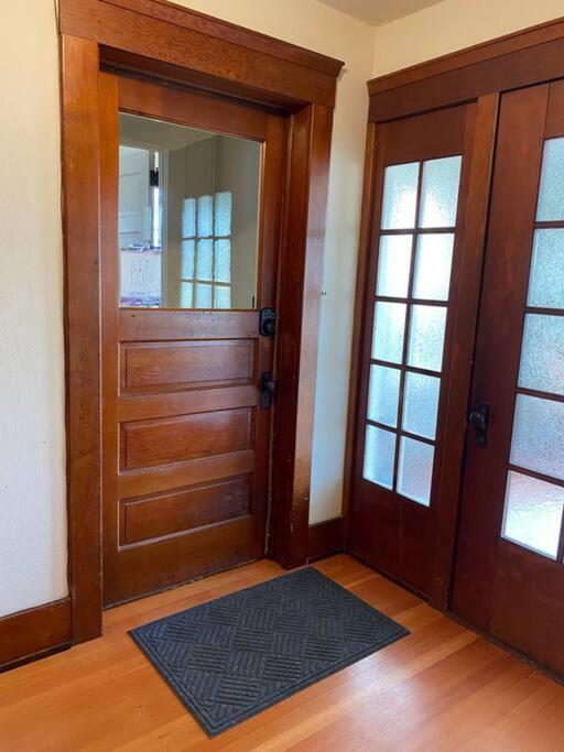 Historic Downtown Riverview Flat, No 3 أستوريا المظهر الخارجي الصورة