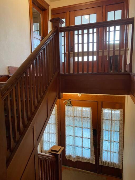 Historic Downtown Riverview Flat, No 3 أستوريا المظهر الخارجي الصورة