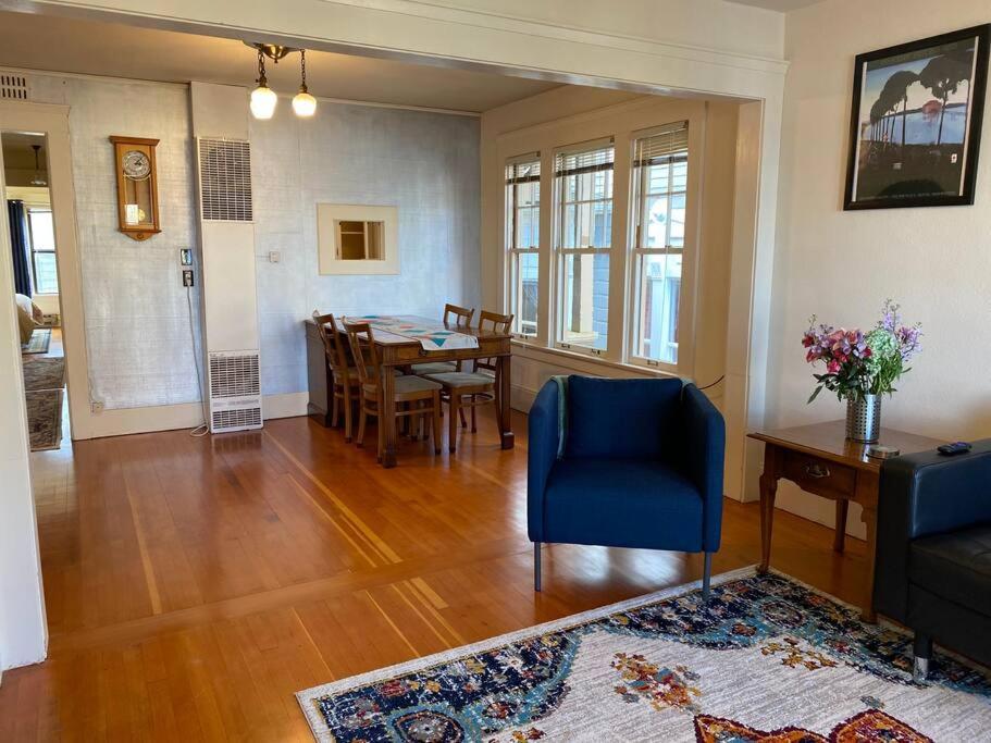 Historic Downtown Riverview Flat, No 3 أستوريا المظهر الخارجي الصورة